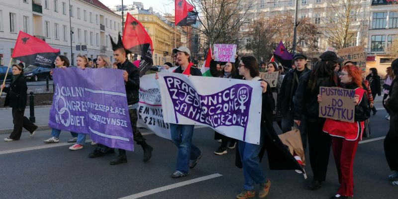 Pełne prawa; brokat, róż! Goździki passe już