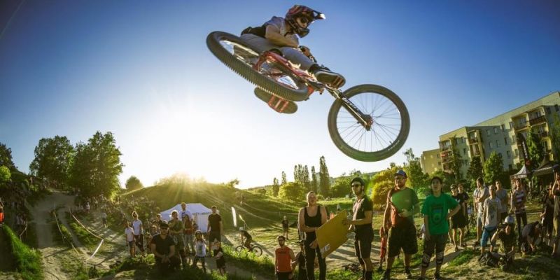 Oficjalne rozpoczęcie sezonu rowerowego w stołecznym BikePark Kazoora już 11 maja. Znamy szczegóły wydarzenia!