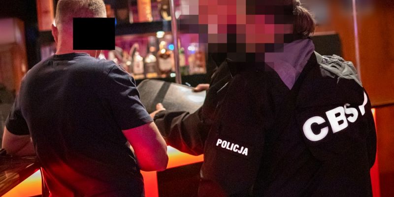 Wynajmując pokój hotelowy w pakiecie otrzymywano usługę seksualną – 16 osób zatrzymanych