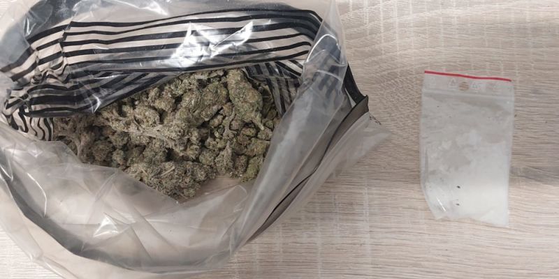 Marihuana i mefedron w pokoju hotelowym. Policjanci z Ursynowa zatrzymali 25-latka