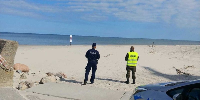 Lęborscy funkcjonariusze zaangażowani w działania mające na celu zapobieganie rozprzestrzenianiu się koronawirusa