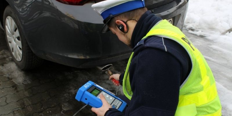 Akcja smog. Policjanci zatrzymali 87 dowodów rejestracyjnych