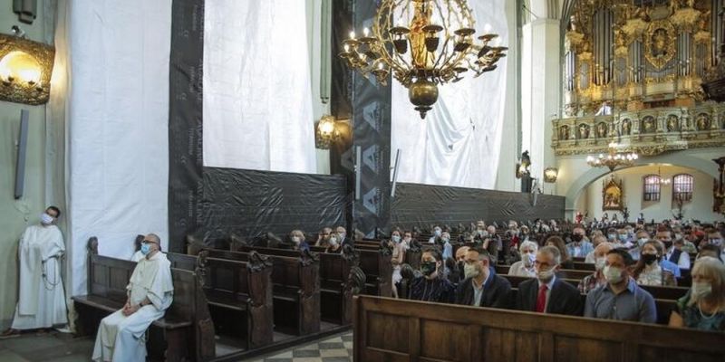 Włamanie na plebanię Katedry Oliwskiej w Gdańsku! Policja poszukuje złodziei