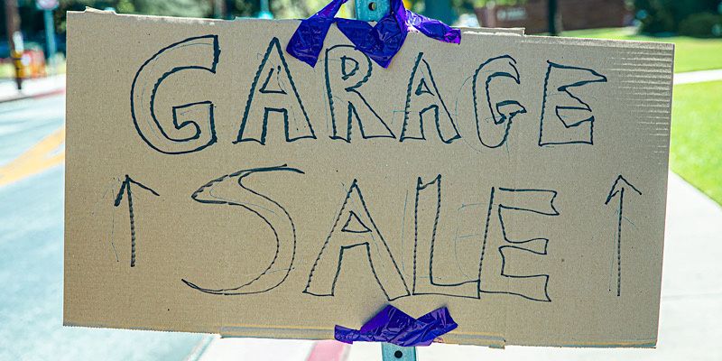 Sąsiedzka Garażówka na Sadach Żoliborskich. Wielka wyprzedaż i sąsiedzka integracja pod chmurką