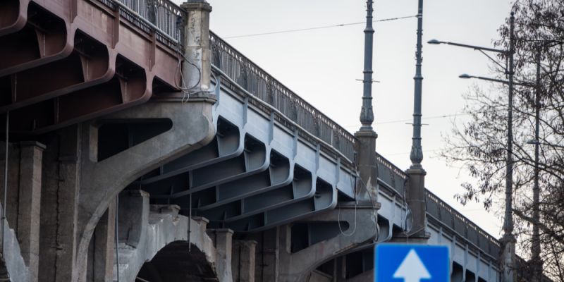 Kolejny etap modernizacji wiaduktu mostu Poniatowskiego: Zmiany w organizacji ruchu