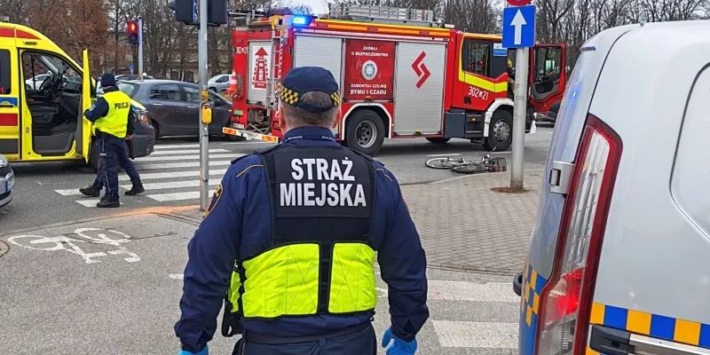68-letni rowerzysta w ciężkim stanie po potrąceniu na Bemowie