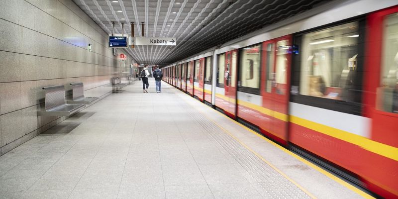Wypadek z rurą na stacji metra Młociny