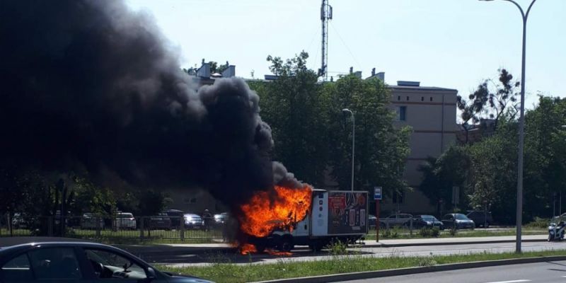 Pożar samochodu dostawczego na ul. Reymonta