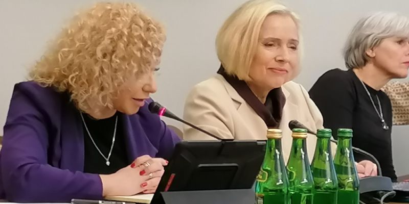 „Aborcja to nie przestępstwo. Aborcja to po prostu dobra opieka zdrowotna” – trzy dekady z dziejów polskich kobiet.