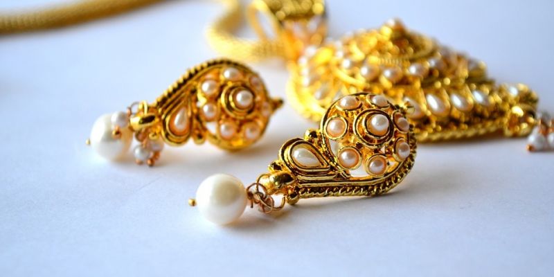 Sprzątaczka ukradła biżuterię o wartości 5 tys. złotych