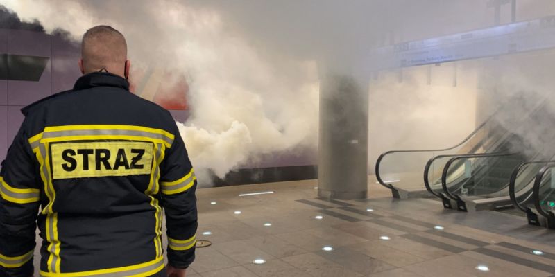 Dym na stacji metra