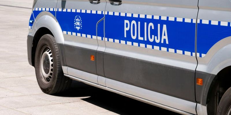Akcja policyjna na ulicy Brzeskiej: Policja zabezpieczyła blisko 900 porcji narkotyków