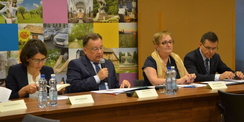 MARSZAŁKOWIE WOJEWÓDZTW ROZMAWIALI O E-ADMINSTRACJI Z MINISTER CYFRYZACJI ANNĄ STREŻYŃSKĄ