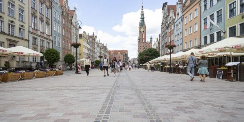 Zakończył się remont nawierzchni na Długim Targu. Zobacz, jak teraz wygląda ulica