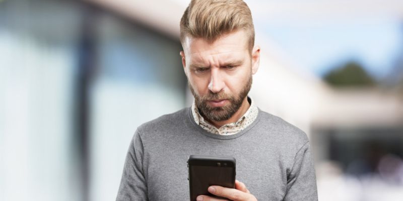 Dostałeś takiego SMS-a z ZUS? Natychmiast zgłoś go pod numer 8080!