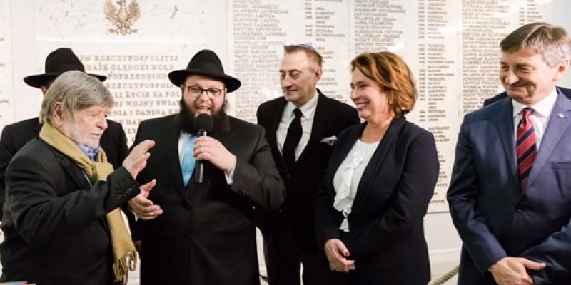 W Sejmie zapalono chanukową świecę