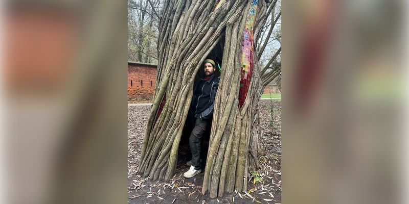 „Chciałem pokazać, że to nie drewniany złom” – wywiad o rzeźbie „Wierzbie” z Janem Sajdakiem