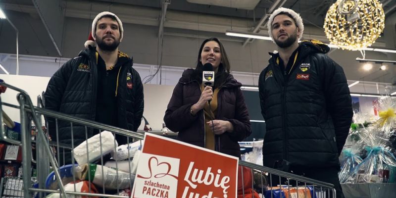 Treflowa Szlachetna Paczka prawie gotowa! Siatkarze i koszykarze po raz kolejny włączyli się do ogólnopolskiej inicjatywy