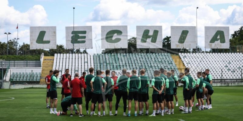 Lechia Gdańsk w Pułapce Limitu Transferowego: Walka o Powrót do Ekstraklasy