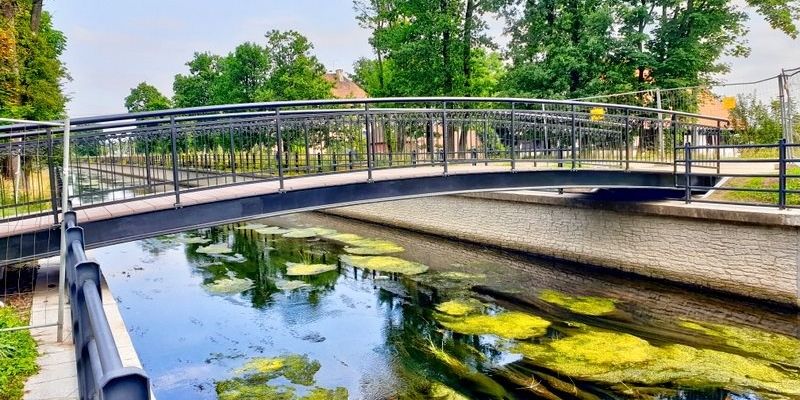 Gotowa i czeka na otwarcie. Zobacz jak wygląda nowa kładka nad Kanałem Raduni