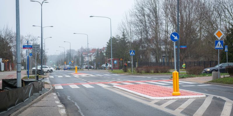 Nowoczesne rozwiązania i wyższy poziom bezpieczeństwa: Kompleksowa modernizacja ulicy Jana Pawła II w Wesołej