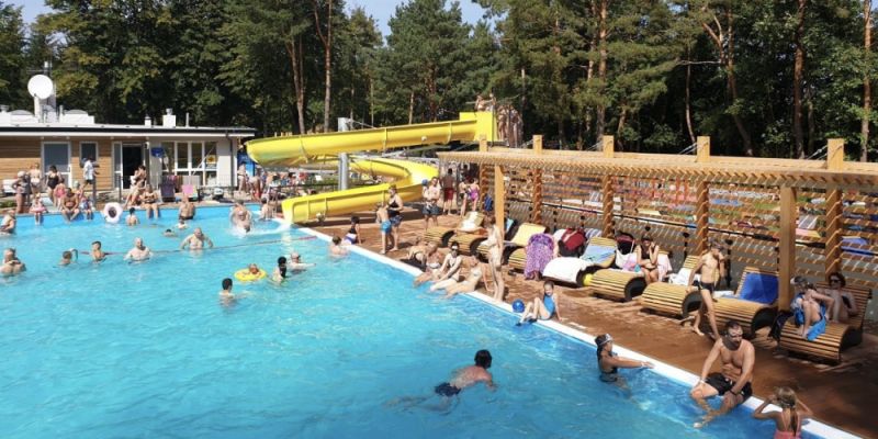 Baseny letnie w Warszawie. Gdzie można popływać?