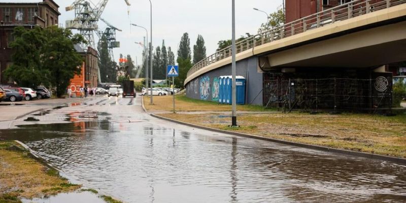 Ponowne burze z deszczem - padało w dzień, padało w nocy. Gdzie się zgłaszać z problemami?