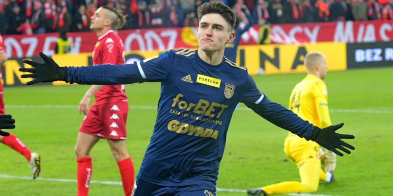 Z Arki Gdynia do angielskiej Championship