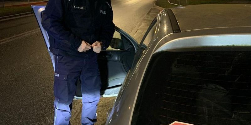 Z naklejką na szybie „STOP PIJANYM KIEROWCOM”, kierował w stanie nietrzeźwości