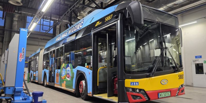 Wakacyjny Latobus rusza w trasę: Nowa atrakcja w sieci Warszawskiego Transportu Publicznego