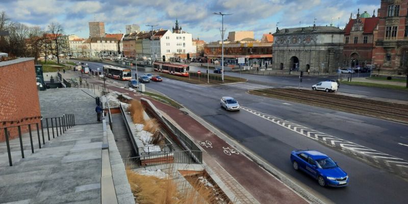 Zmiana lokalizacji przystanku i tras części linii autobusowych przy Bramie Wyżynnej