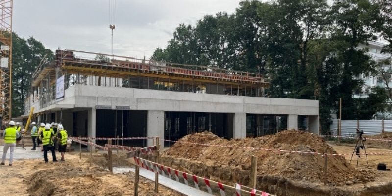 Centrum Aktywności Międzypokoleniowej na Białołęce z kamieniem węgielnym
