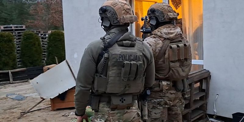 Rozbita szajka samochodowa. 16 zatrzymanych, milionowe wyłudzenia i narkotyki