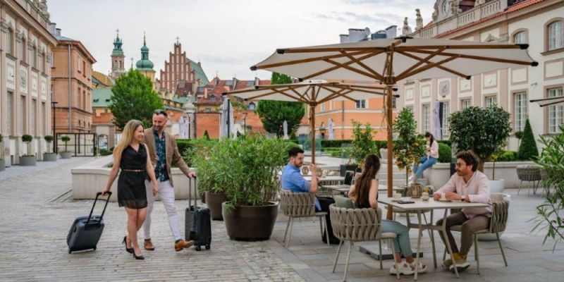 Warszawa znów tętni życiem: rekordowa liczba turystów w 2022 roku