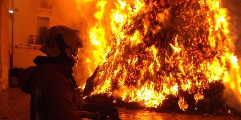 Dwa nocne pożary w lokalach komunalnych