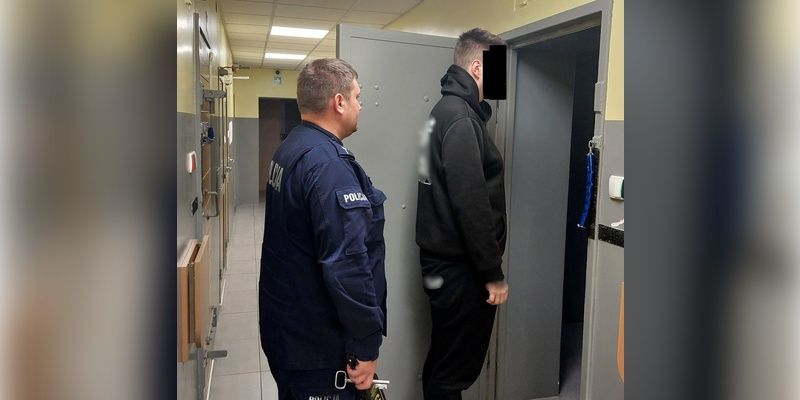 Brutalny atak na ratowników i policjantów w Grodzisku Mazowieckim. 21-latek usłyszał zarzuty