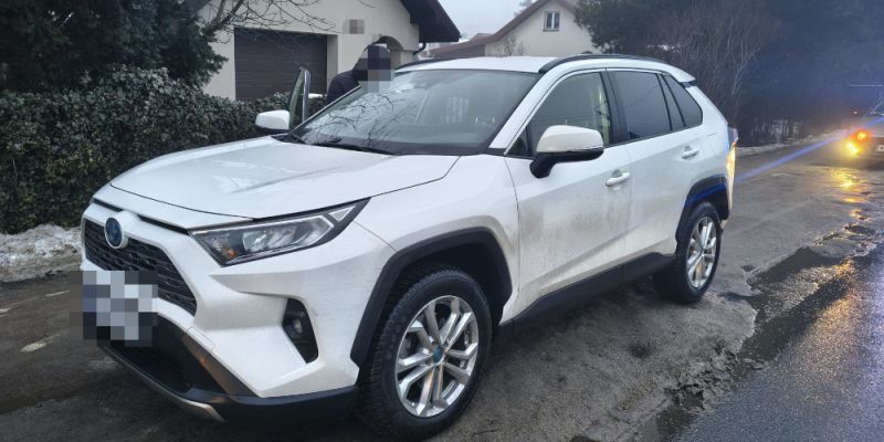 Odzyskano skradzione Toyoty zalegalizowane na fałszywych dokumentach