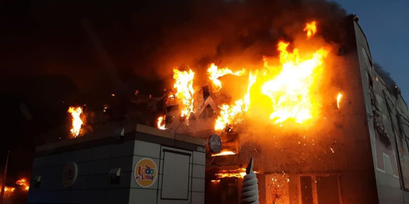 UWAGA! Ogromny pożar hali przy ul. Marywilskiej