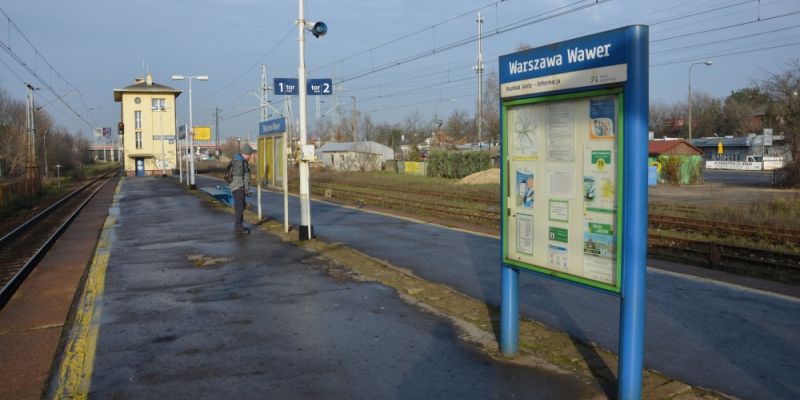 Kolejarze przesuną peron w Wawrze