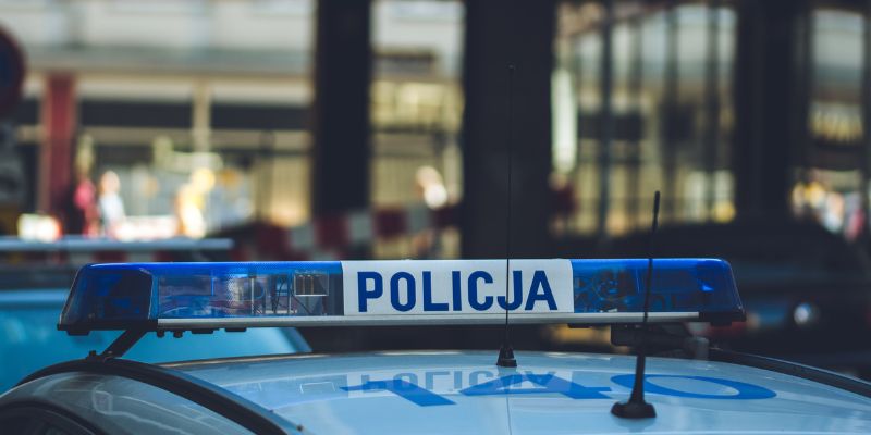 77-latka straciła ponad 53 tysiące złotych. Policjanci z Bemowa zatrzymali dwoje podejrzanych o oszustwo