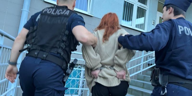 Policjanci zatrzymali 3 osoby , które znęcały się nad mężczyzną.