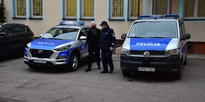 Trzy nowe radiowozy zasiliły flotę chojnickiej komendy policji