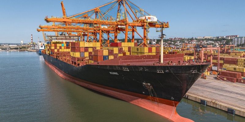 Pierwsze bezpośrednie zawinięcie statku MSC SWAN do portu Gdynia: nowa era połączeń kontenerowych