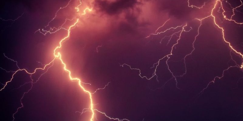 Jest ostrzeżenie przed gwałtownymi burzami