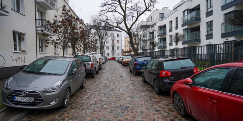 Jak się parkuje na Saskiej Kępie i Kamionku? Od kiedy strefa płatnego parkowania?