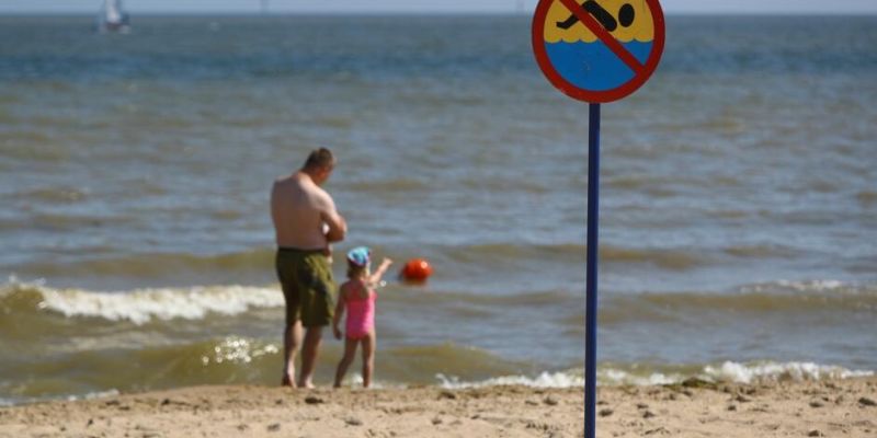 Sinice w Zatoce Gdańskiej. Zakaz kąpieli w Jelitkowie i na Wyspie Sobieszewskiej