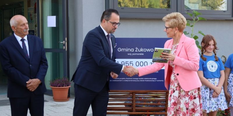 Niespełna 2 mln złotych na salę gimnastyczną dla SP w Tuchomiu: marzenia spełnione