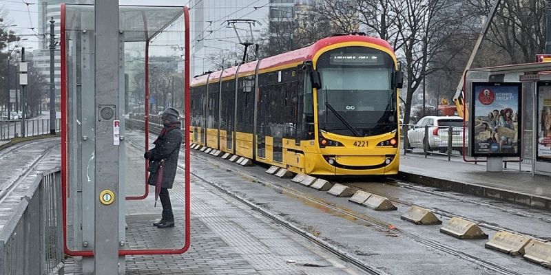 Sto wyświetlaczy na przystankach tramwajowych