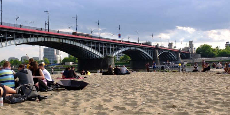 Eksperci alarmują - zdradliwie niski stan wody na Wiśle