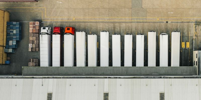 Centrum logistyczne w Warszawie – co warto wiedzieć przed podjęciem decyzji?